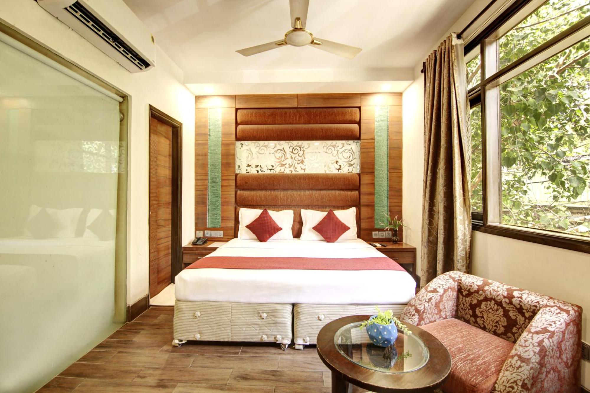 Hotel Good Times Near Ganga Ram Hospital And Karol Bagh Metro Дели Экстерьер фото