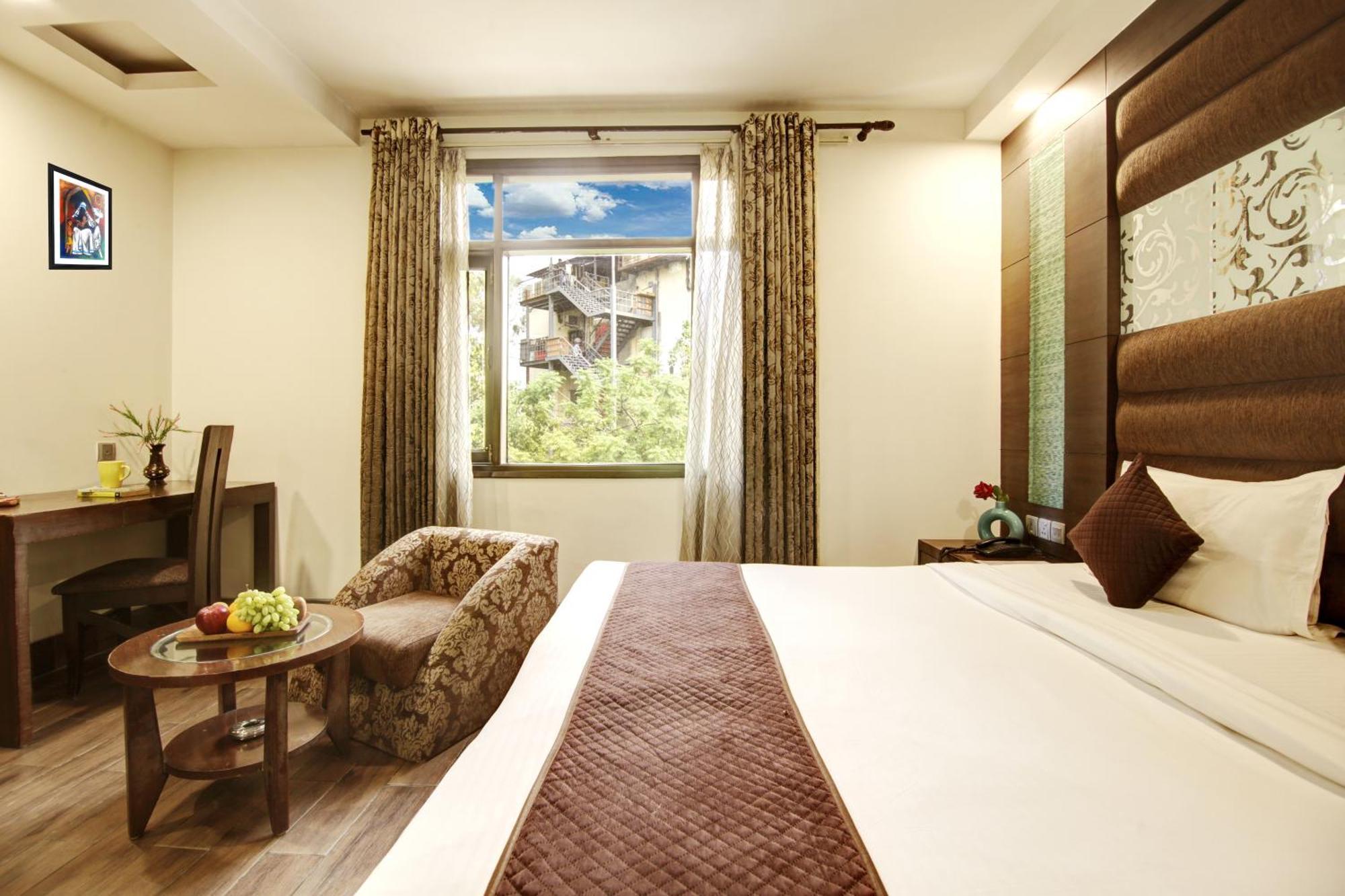 Hotel Good Times Near Ganga Ram Hospital And Karol Bagh Metro Дели Экстерьер фото