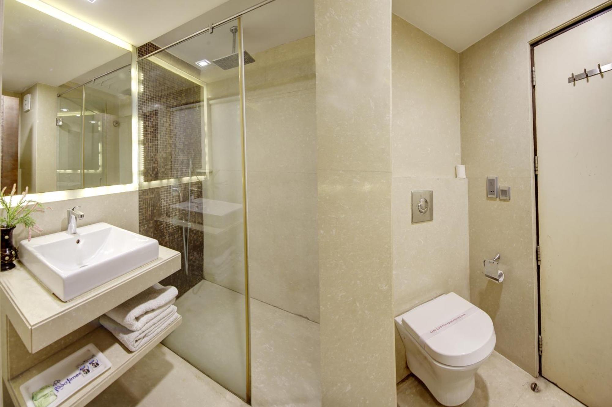 Hotel Good Times Near Ganga Ram Hospital And Karol Bagh Metro Дели Экстерьер фото