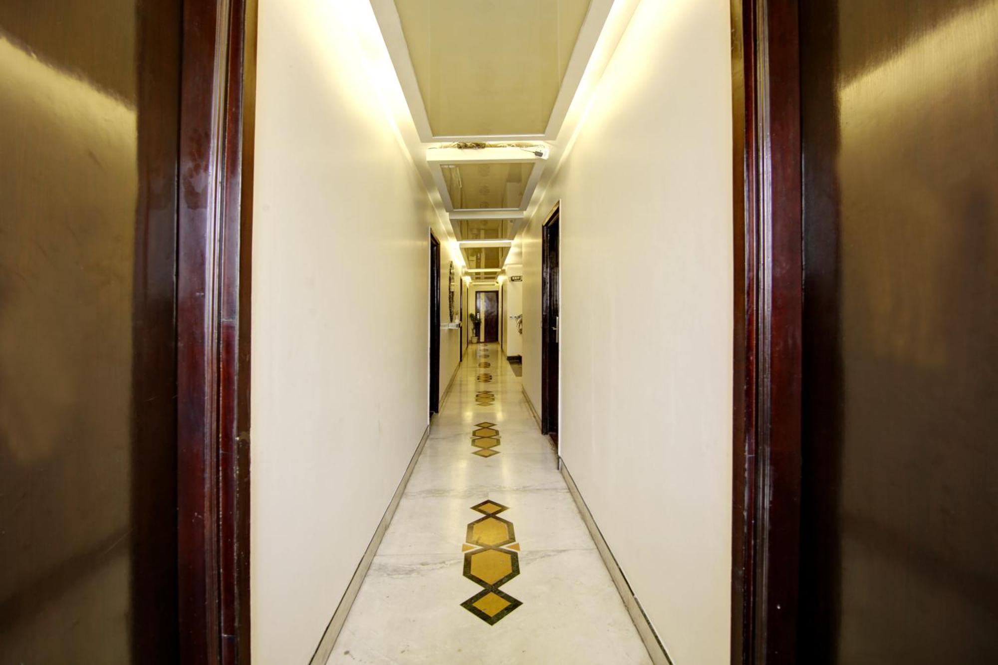 Hotel Good Times Near Ganga Ram Hospital And Karol Bagh Metro Дели Экстерьер фото