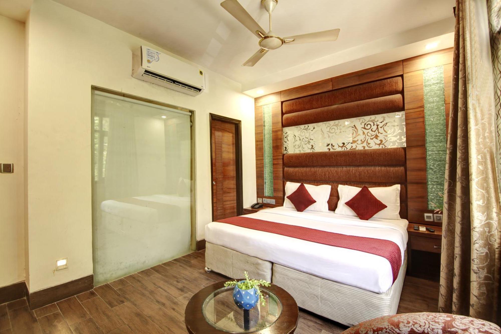 Hotel Good Times Near Ganga Ram Hospital And Karol Bagh Metro Дели Экстерьер фото